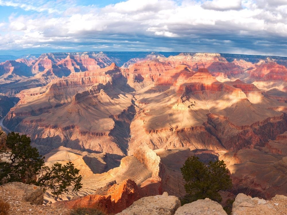 An aerial view of many Grand Canyon attractions. 