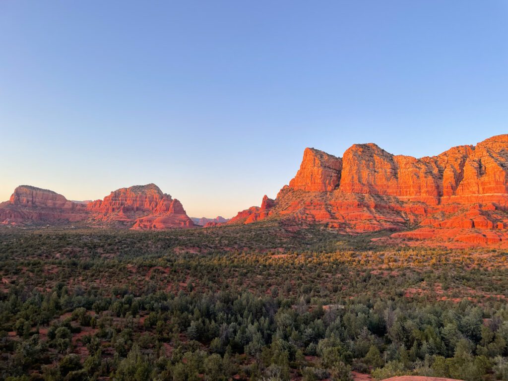 View of the red rocks of Sedona. This where you'll start when doing one of the best Grand Canyon tours from Phoenix.