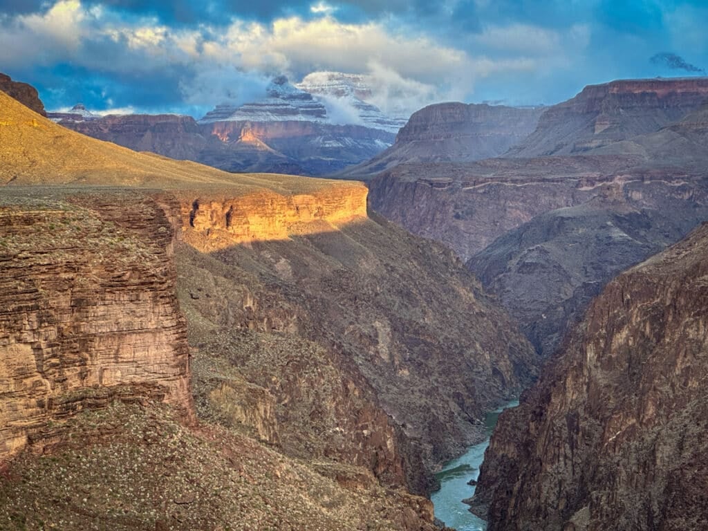 a look at the grand canyon dusted in snow